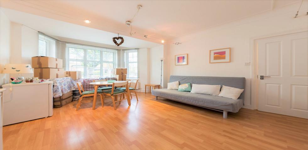 			PRIVATE GARDEN, 2 Bedroom, 1 bath, 1 reception Flat			 Stanley Gardens, WILLESDEN GREEN